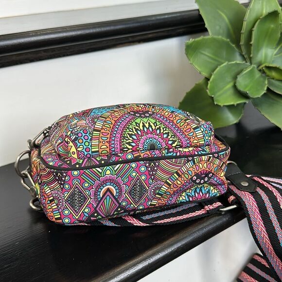 Sakroots colorful Crossbody shoulder handbag, purse, gift versatile could be new - Picture 8 of 10